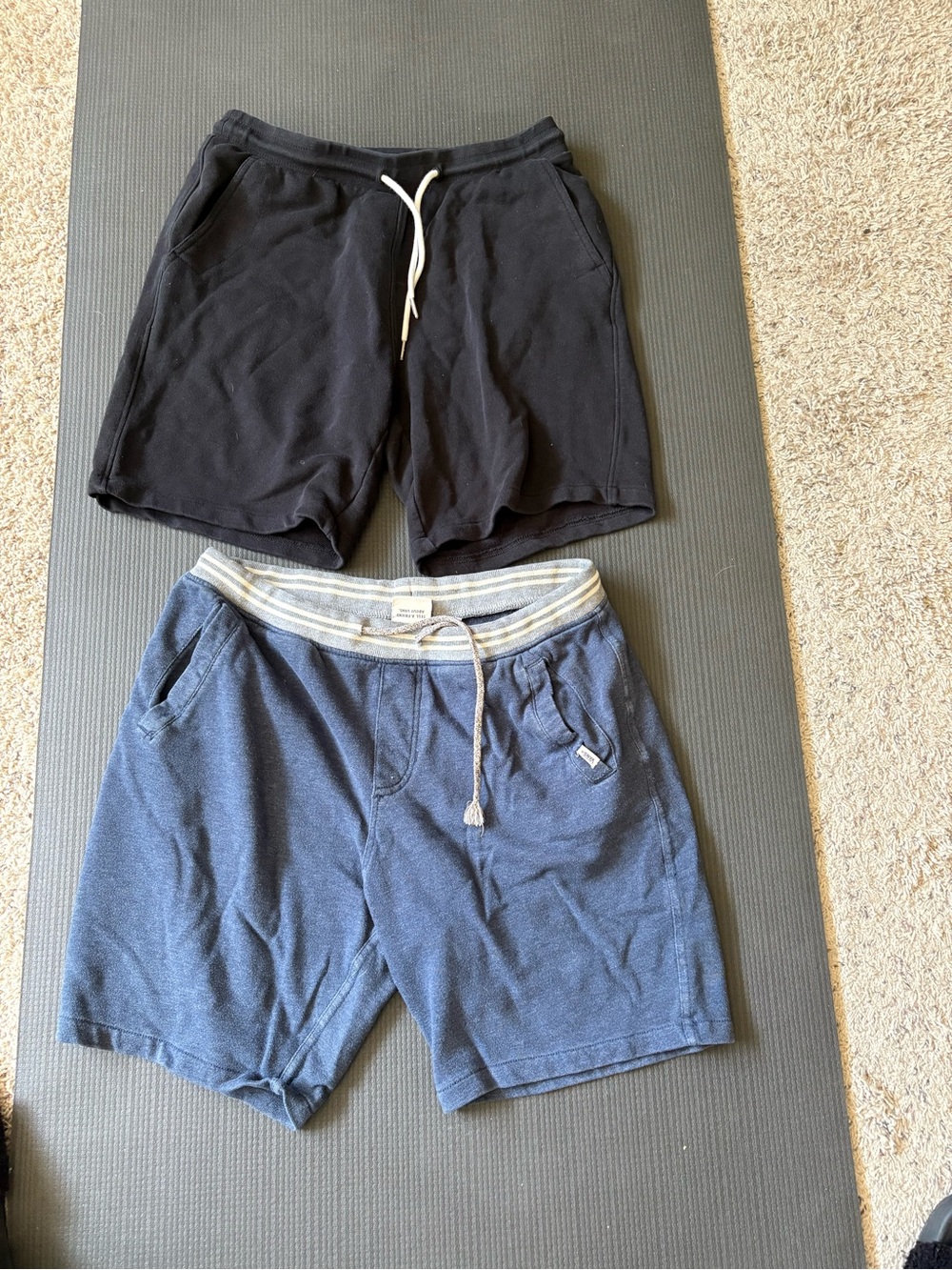 Vans Men's Black and Blue Knit Drawstring Shorts small